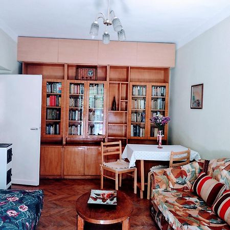Era Echoes - Preserved Historical Apartment Tirana Exteriör bild